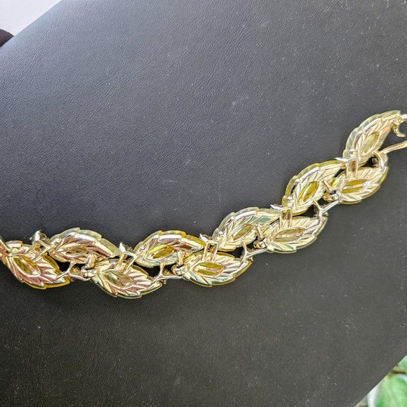 Vintage Lisner Shades of Yellow Molded Glass Leaves Bracelet - Picture 6 of 7